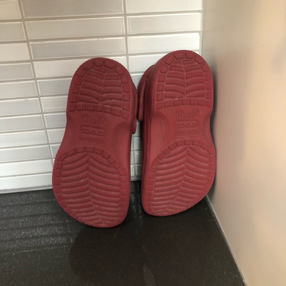 Unisex Red lined youth CROCS - Picture 10 of 10